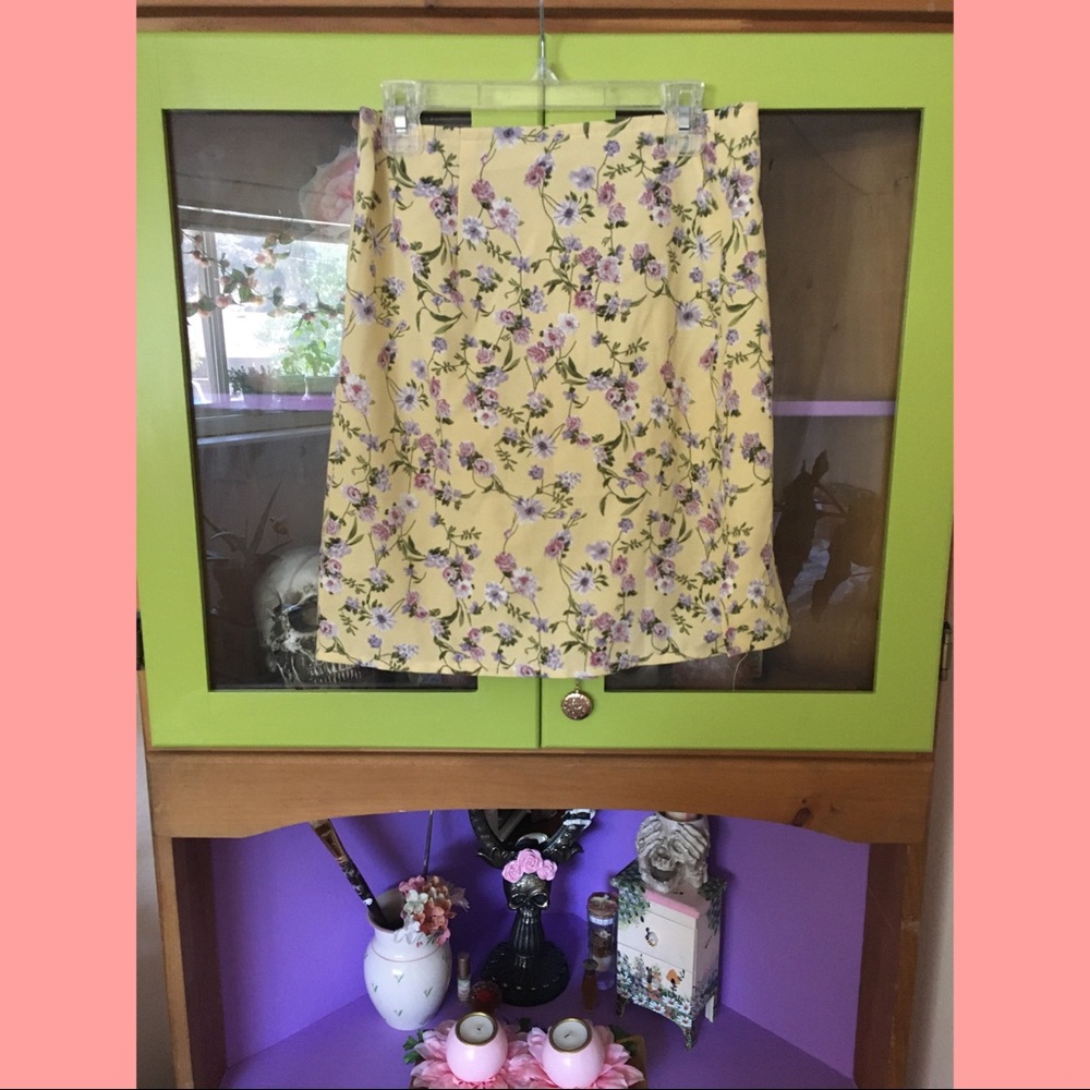 🌼high-waisted floral mini skirt🌼